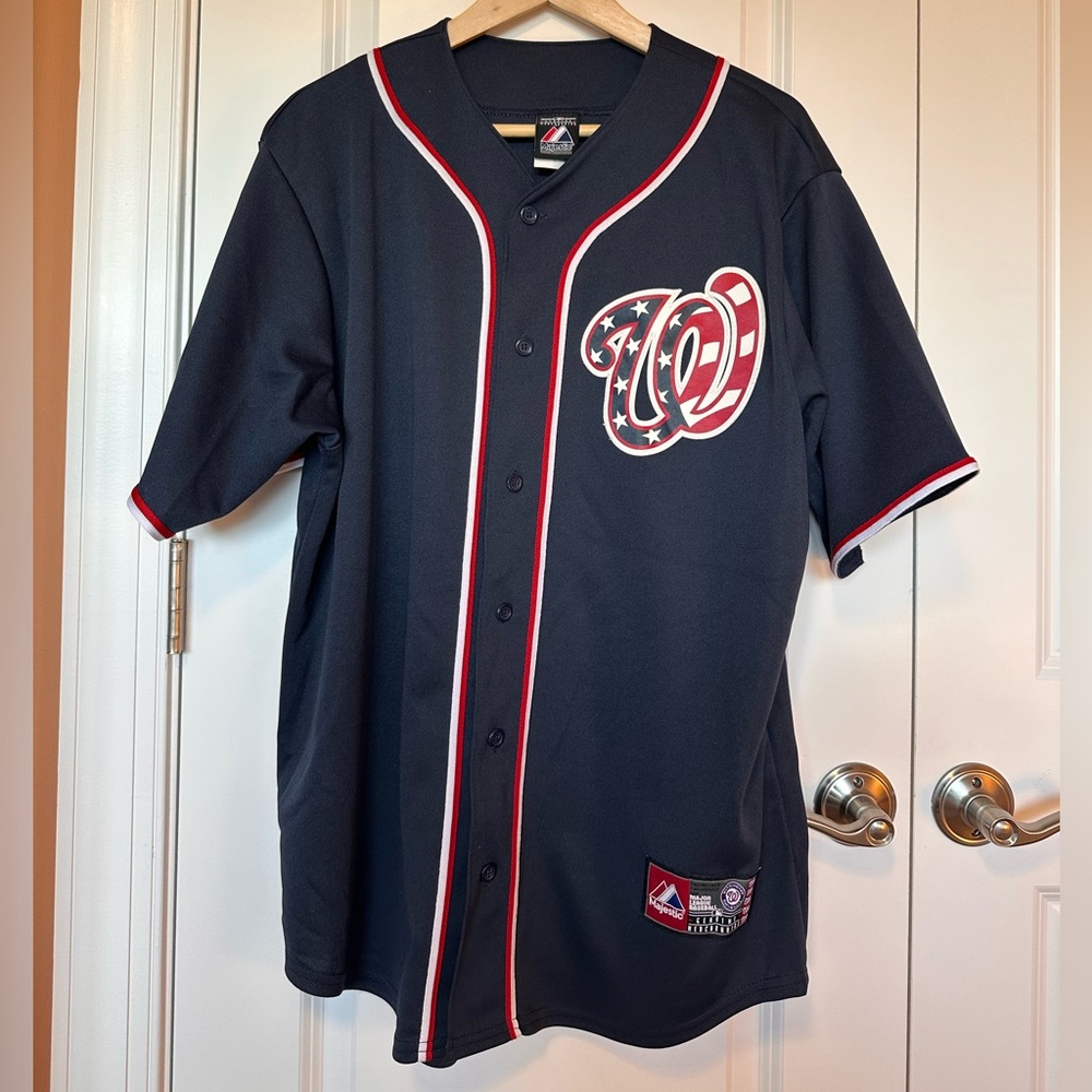 Majestic MLB Genuine Washington Nationals Jersey, Men’s size L.